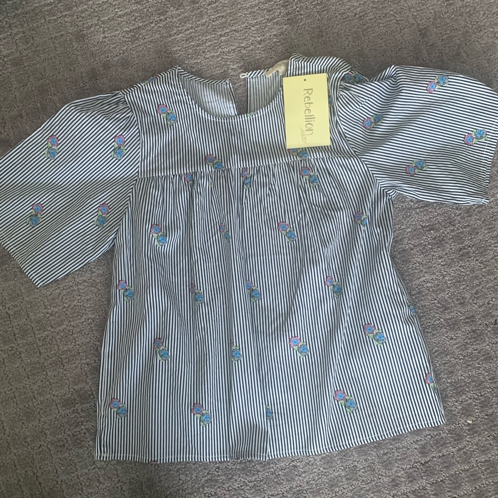 Short sleeve blouse